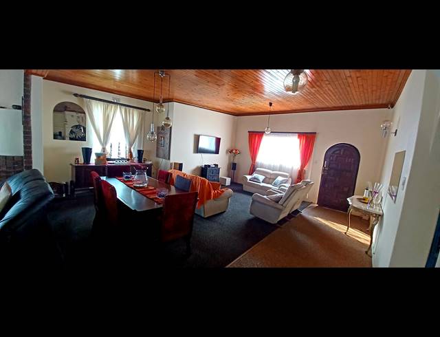3 BEDROOM FREEHOLD FOR SALE IN KENLEAF